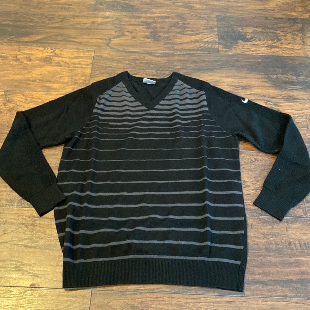 nike v neck golf merino wool blend black striped sweater size L swoosh on sleeve